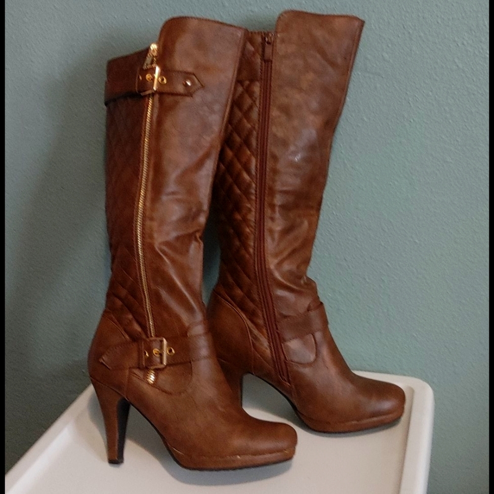 Heeled boots